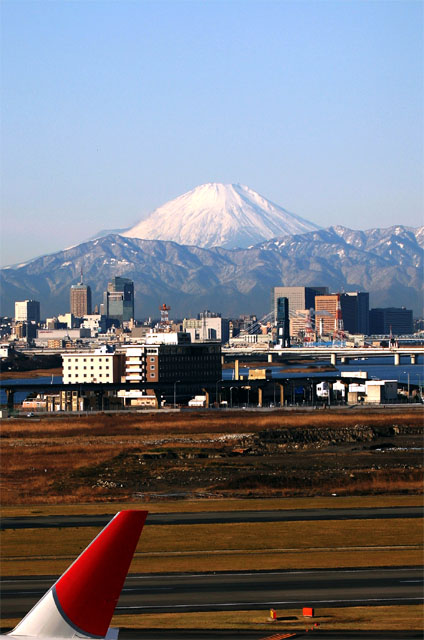 Mt_Fuji_and_Tail.JPG